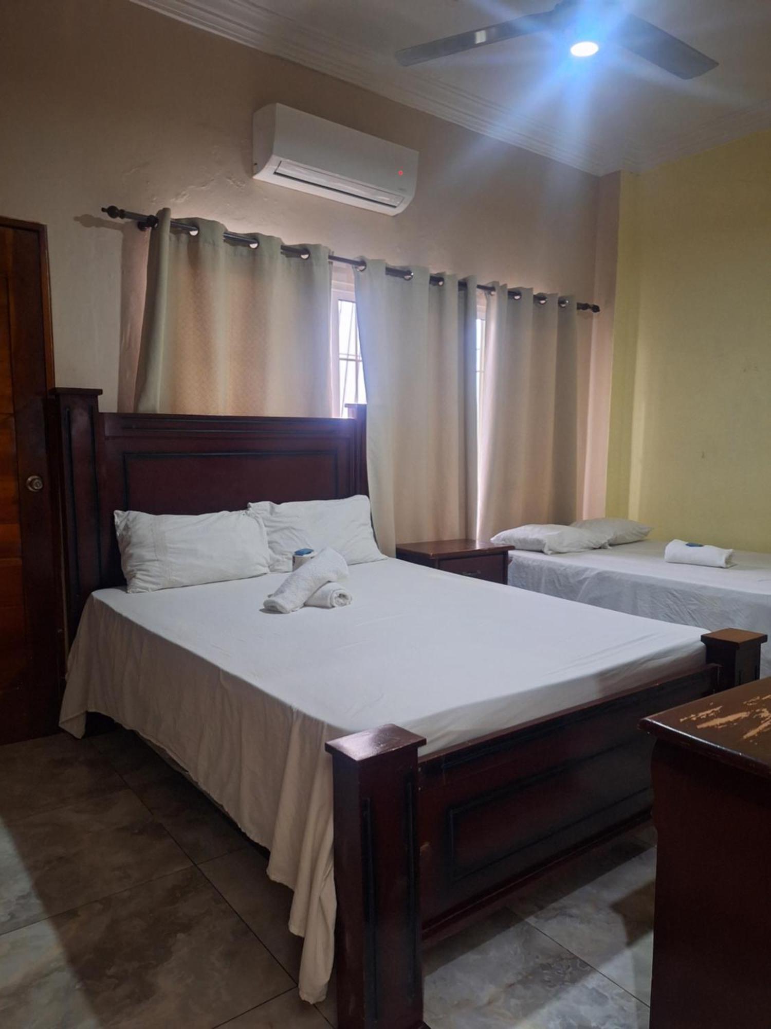 Hotel Enrique II Zona Colonial Vista Al Malecon サントドミンゴ エクステリア 写真