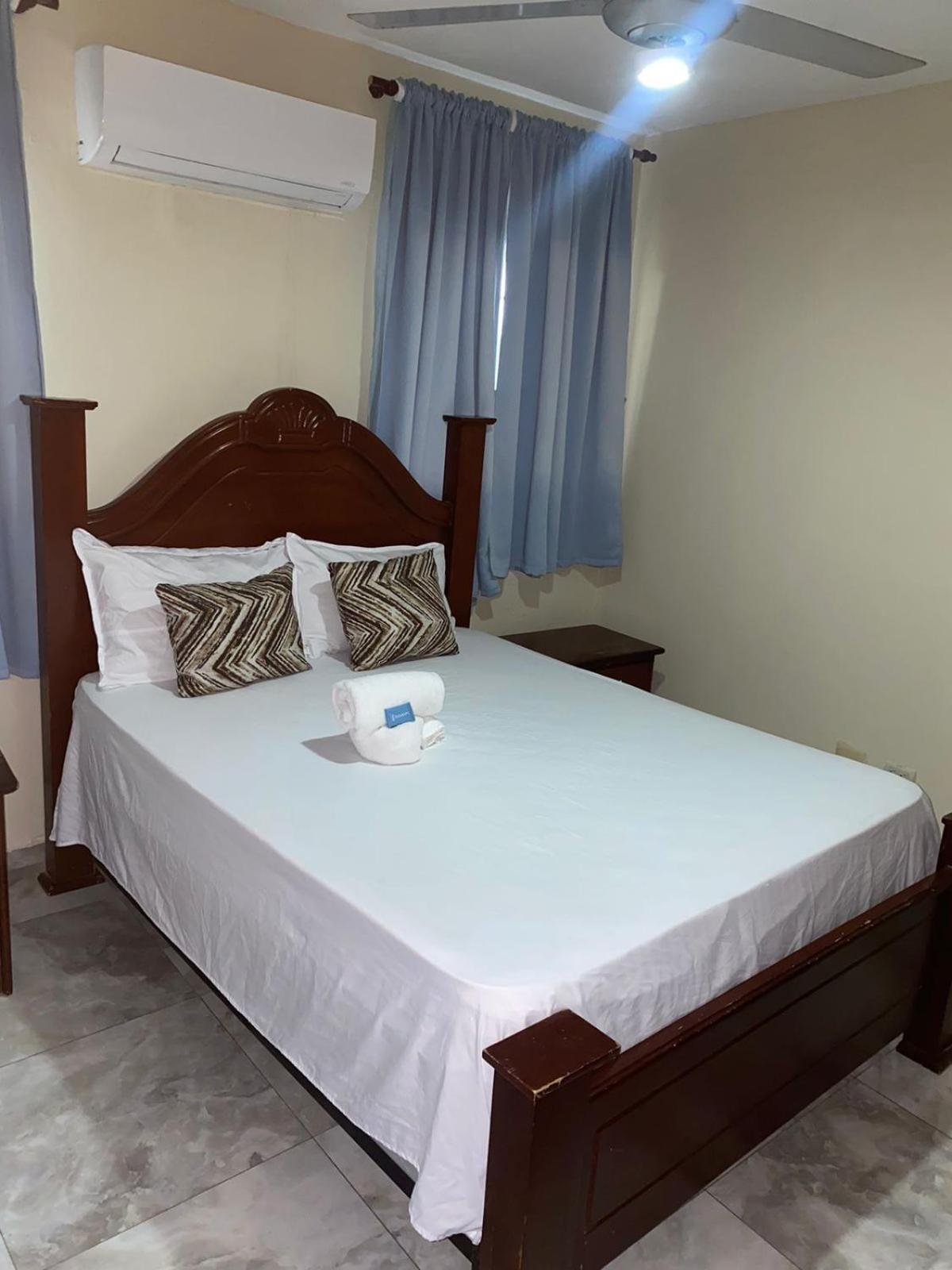 Hotel Enrique II Zona Colonial Vista Al Malecon サントドミンゴ エクステリア 写真
