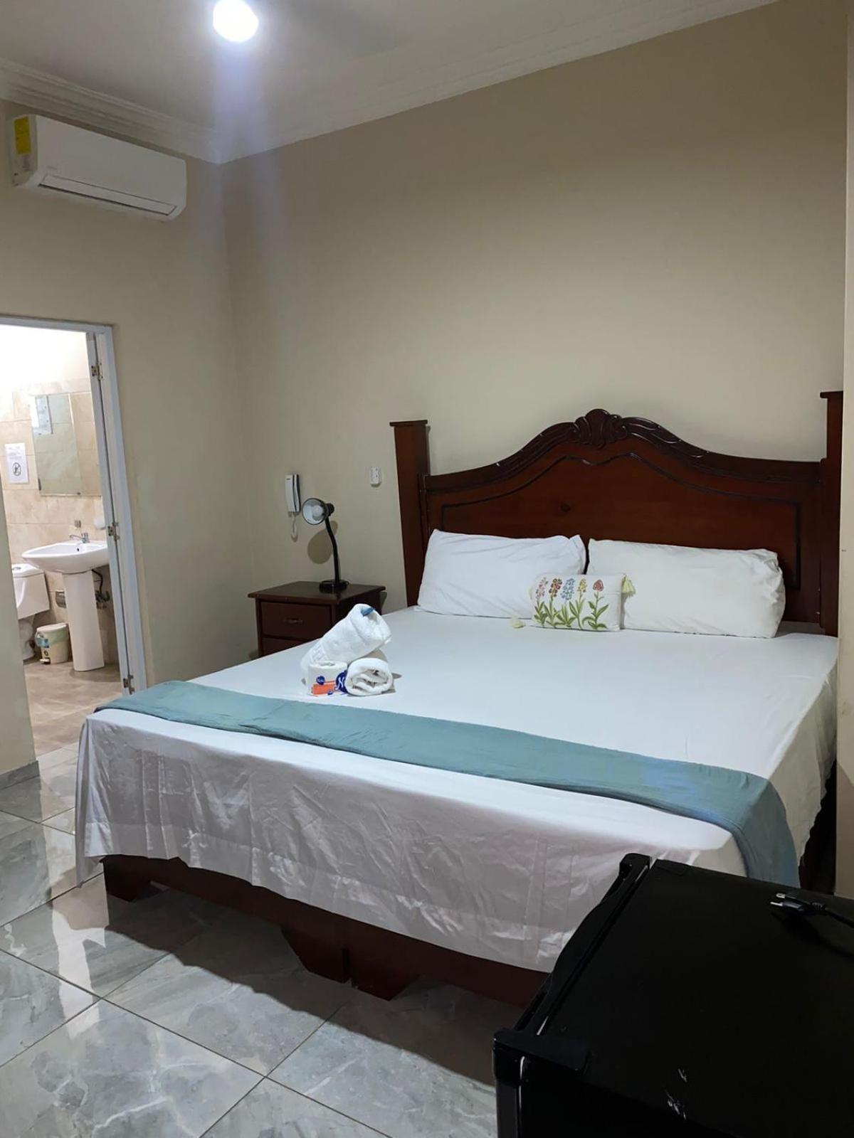 Hotel Enrique II Zona Colonial Vista Al Malecon サントドミンゴ エクステリア 写真