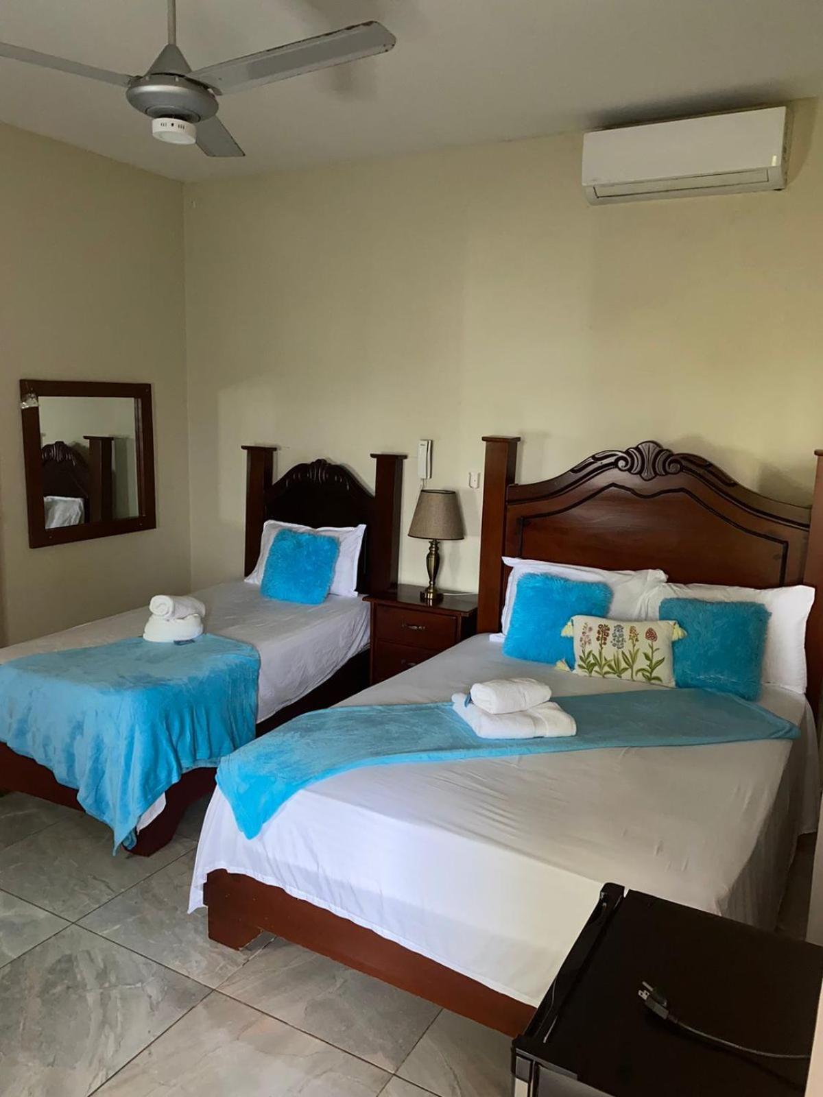 Hotel Enrique II Zona Colonial Vista Al Malecon サントドミンゴ エクステリア 写真