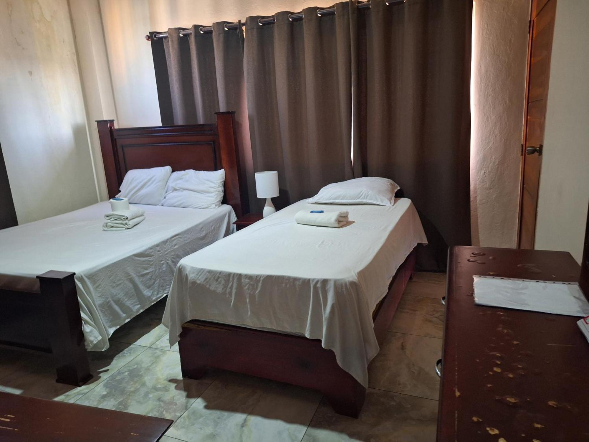 Hotel Enrique II Zona Colonial Vista Al Malecon サントドミンゴ エクステリア 写真