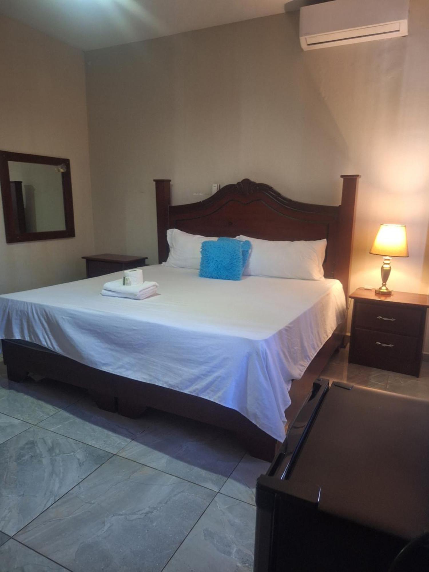 Hotel Enrique II Zona Colonial Vista Al Malecon サントドミンゴ エクステリア 写真